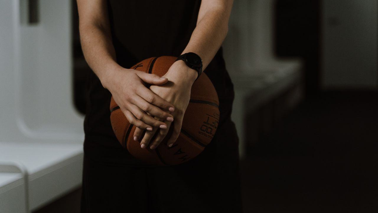 giocatore basket pallone