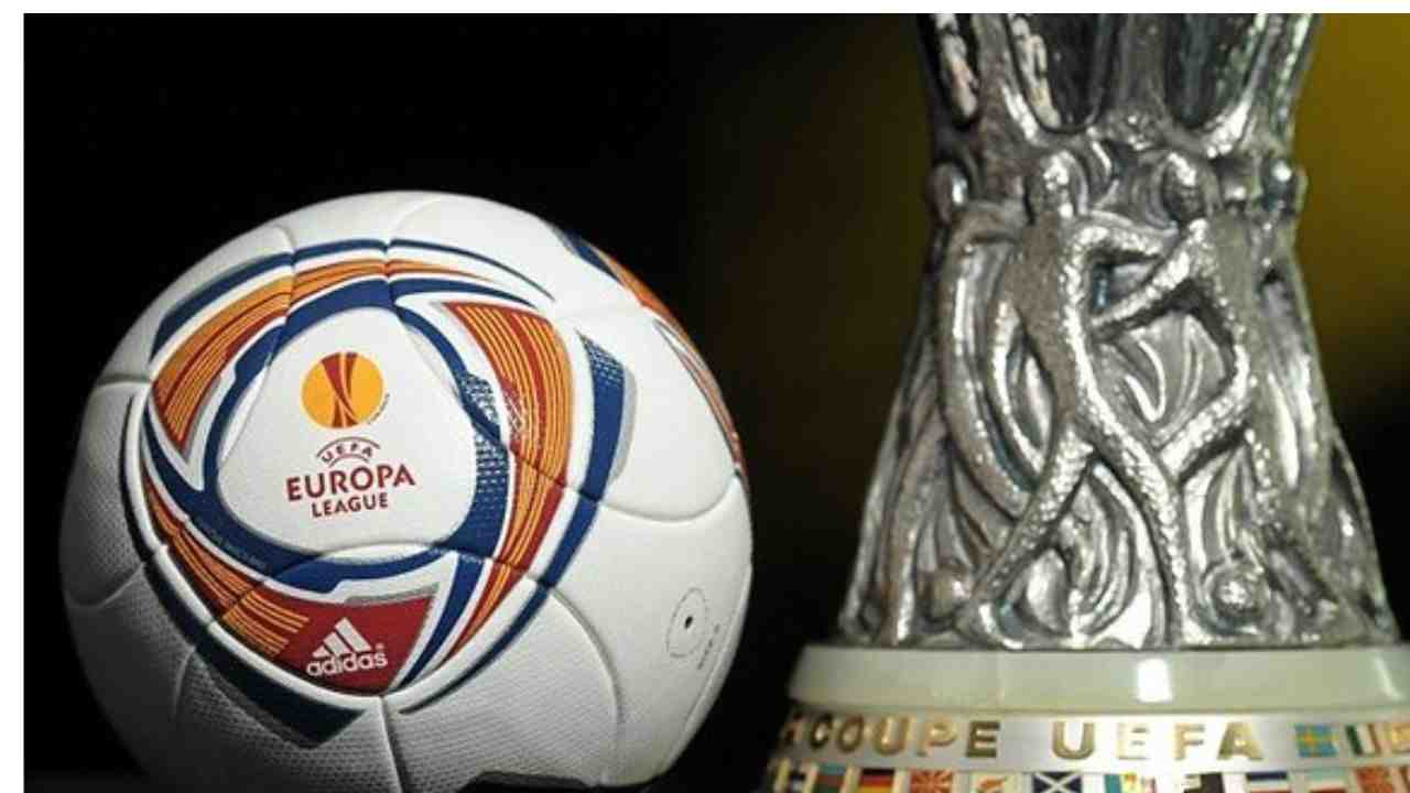 Europa League trofeo pallone