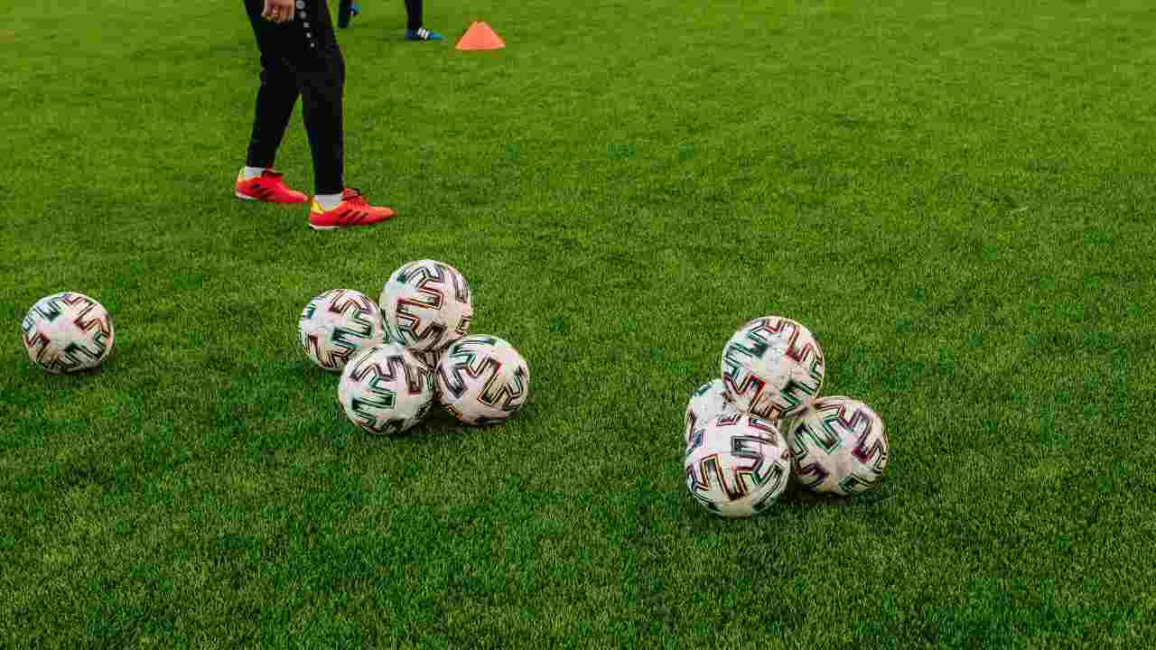 campo calcio pallone