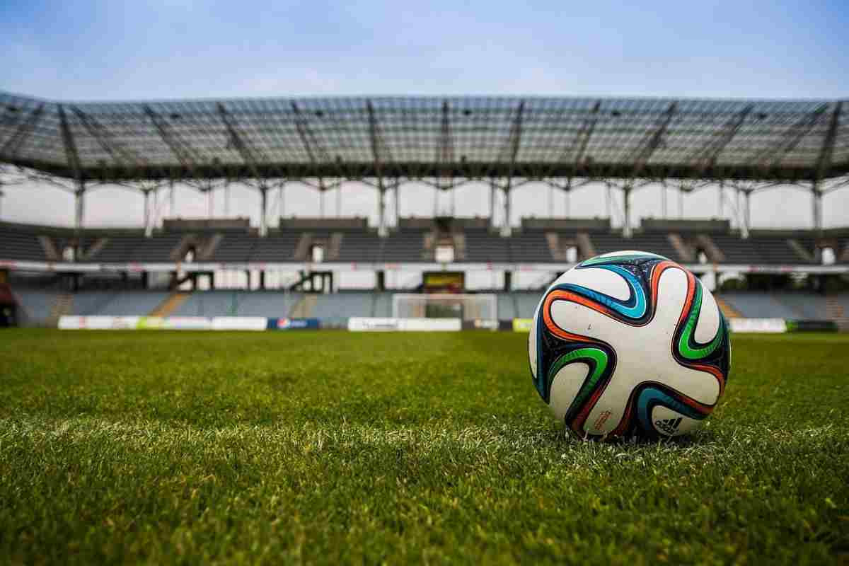 campo stadio calcio pallone