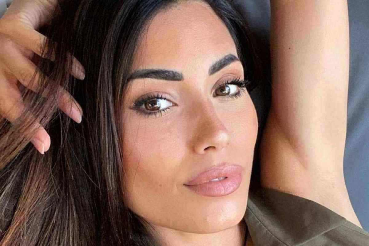 Federica Nargi giacca aperta scollatura