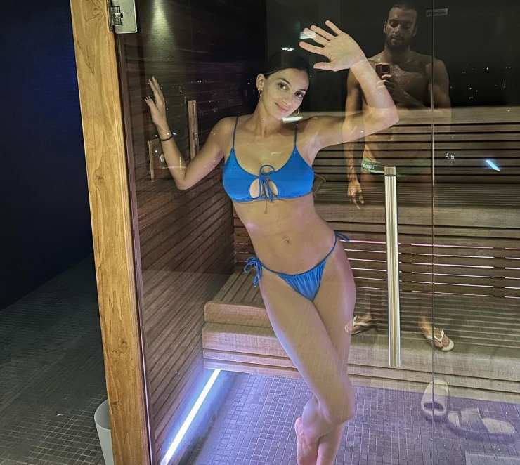 Rossella Fiamingo sauna costume bikini esplosivo