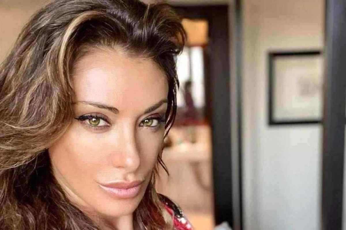 Sabrina Salerno trasparenze maglietta scollatura